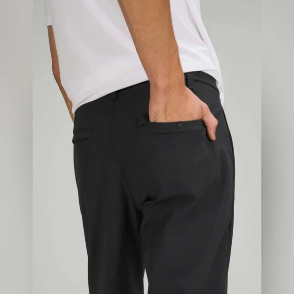 Lululemon Commission Pant Classic Fit Warpstreme in Black